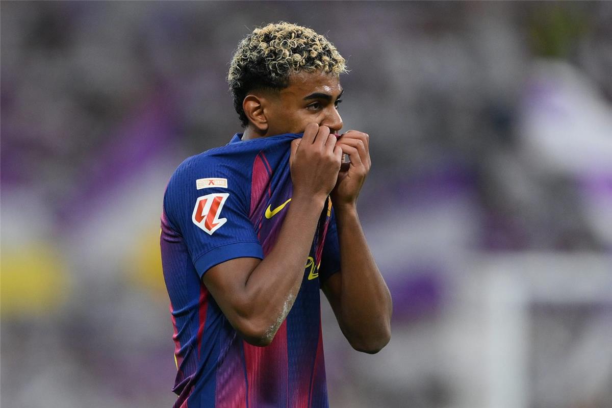 لامين يامال لاعب برشلونة 