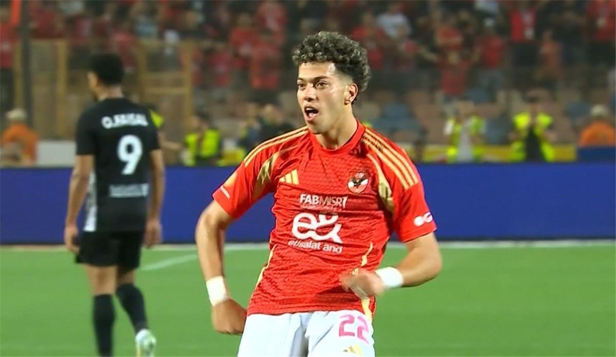 إمام عاشور لاعب الأهلي 