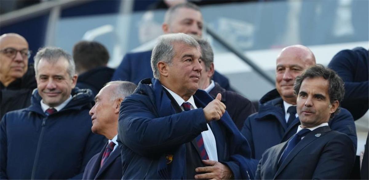 لابورتا رئيس نادي برشلونة 