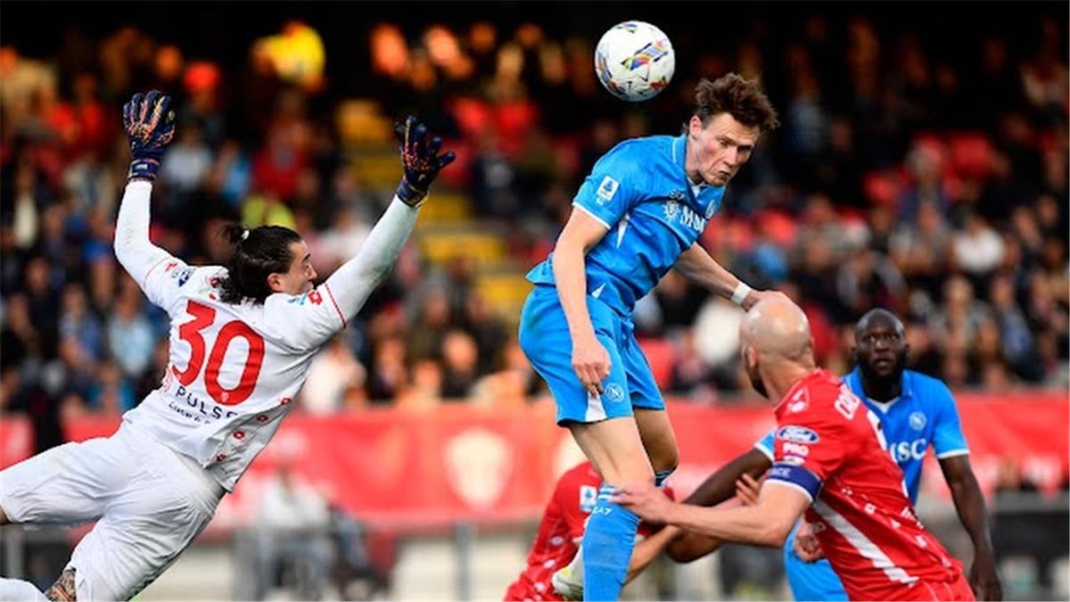 سكوت مكتومناي