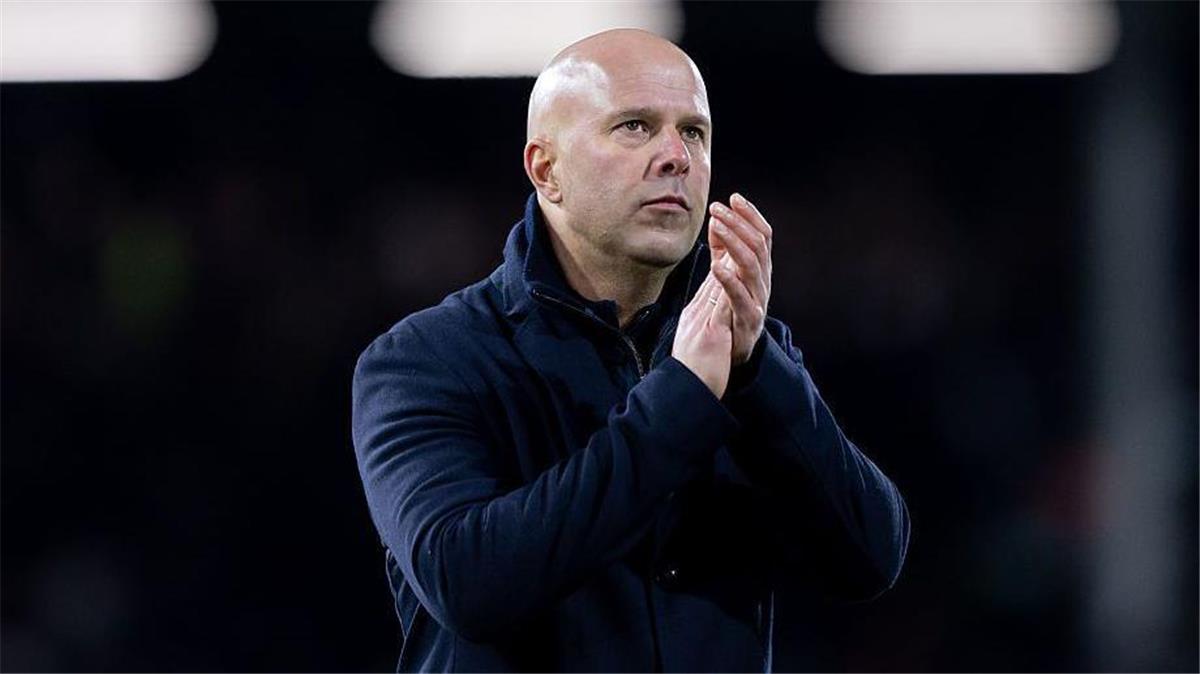 أرني سلوت مدرب ليفربول 