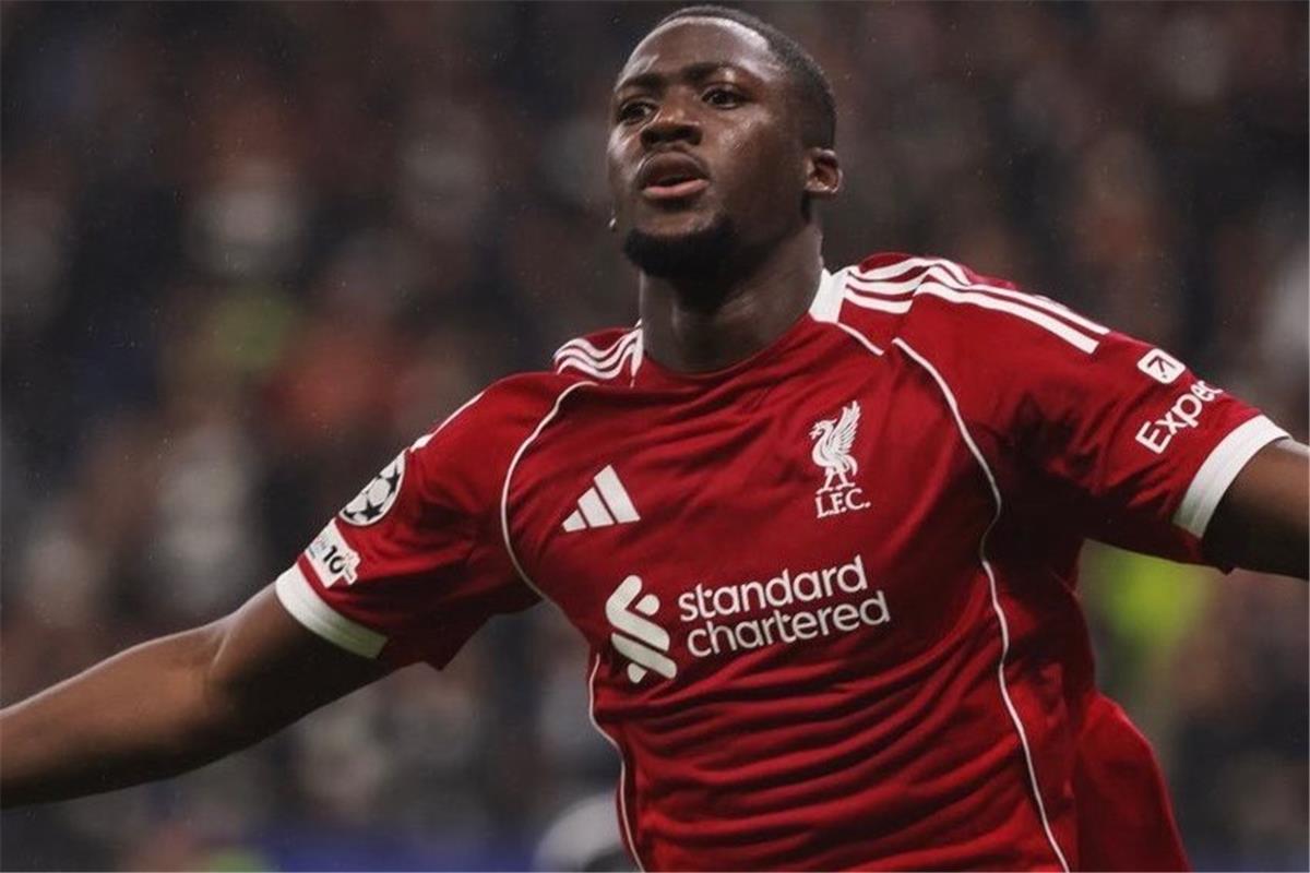 كوناتي مدافع ليفربول 