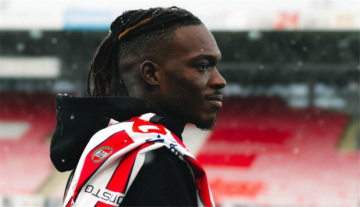 كامويش لاعب الأهلي