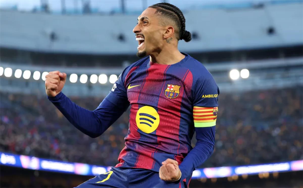 رافينيا لاعب برشلونة 