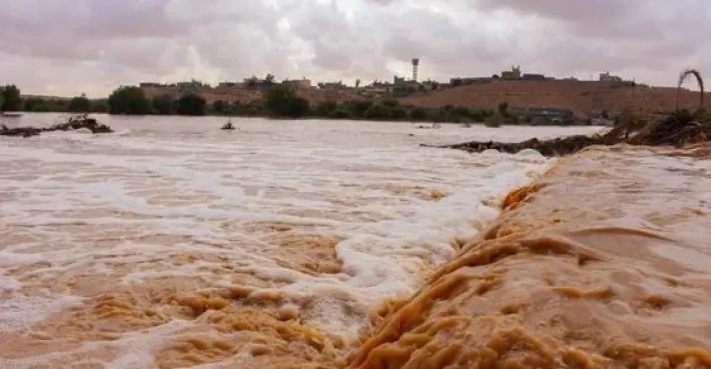 تفسير رؤية السيل بدون مطر للرجل