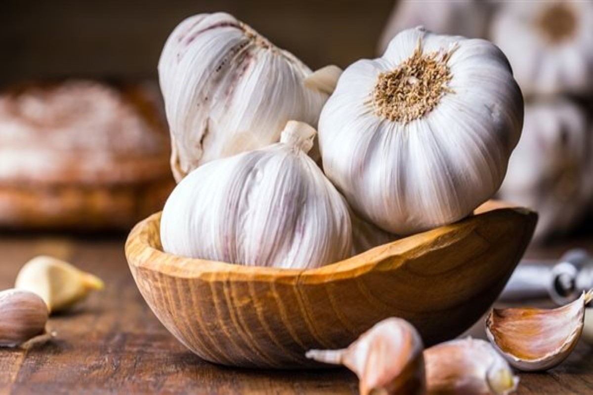 رؤية حلم الثوم للعزباء 